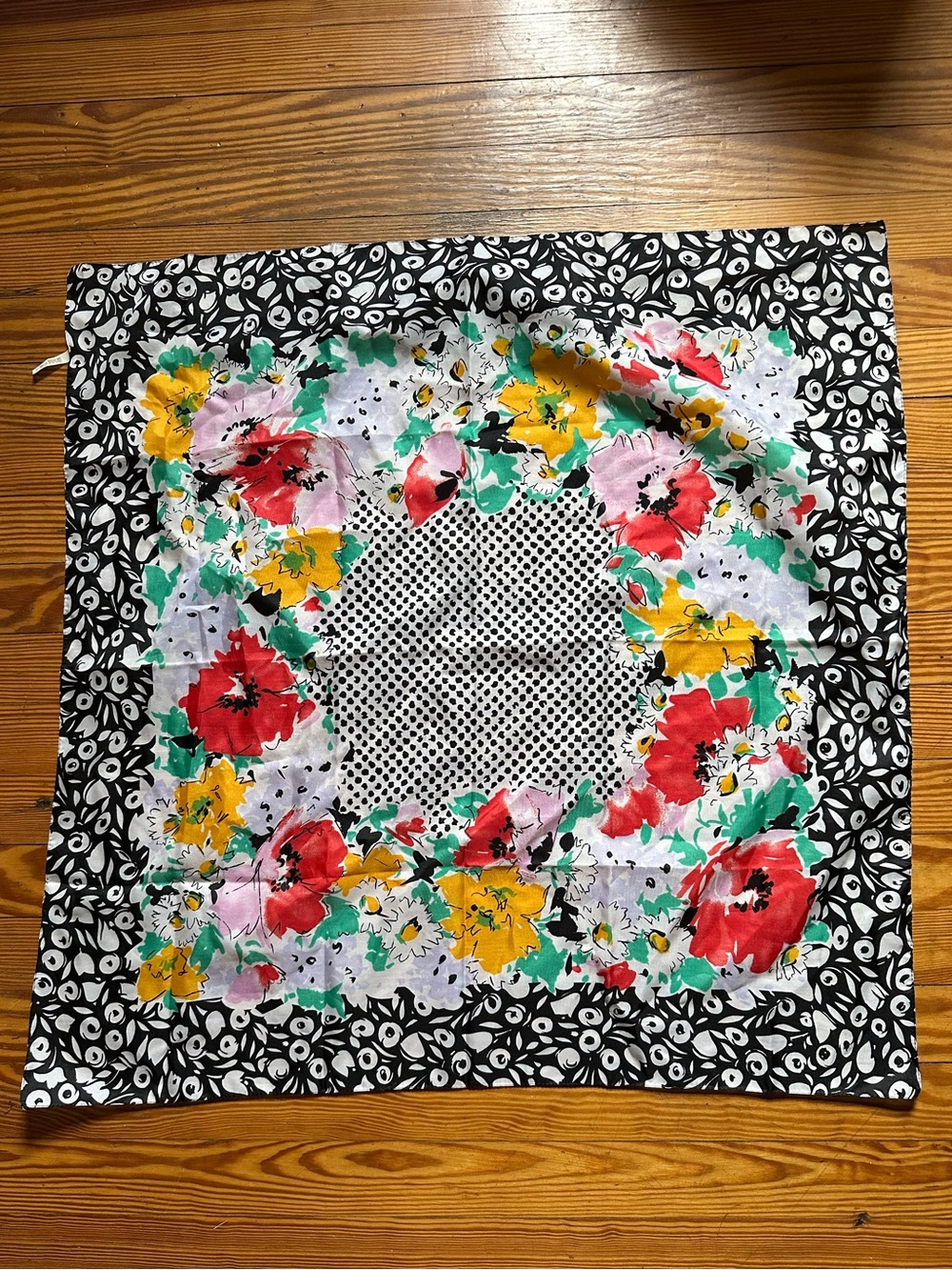✨5/$25 Vintage Avon Floral Black and White Scarf